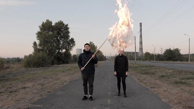 Abbildung von Yaroslav Futymsky. Flag is burning. 2019