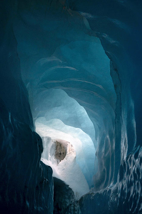 Abbildung von Thomas Wrede. Rhonegletscher Eishöhle. 2019