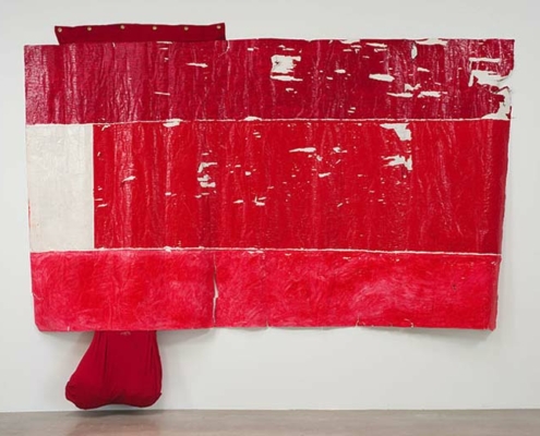 Abbildung von Rodney McMillian. Untitled (Pink V). 2021–2023. Untitled (flag). 2006-2008