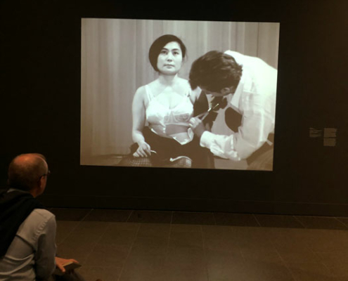 Abbildung von Ausstellungsansicht Yoko Ono „Music of the Mind“