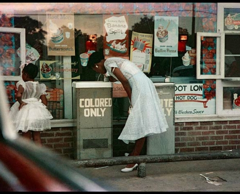 Abbildung von Gordon Parks. Drinking Fountains, Mobile/Alabama 1956