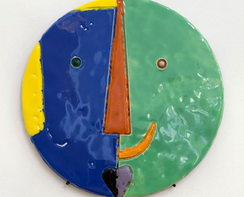 Abbildung von Polly Apfelbaum. Barn Face . (Red Nose). 2020