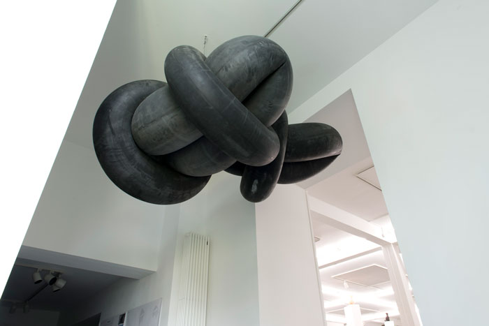 Kunsthalle Recklinghausen setzt mit „Affinities“ Schlussakzent zum 75. Jubiläum Abbildung von Michael Sailstorfer. Clouds 2010