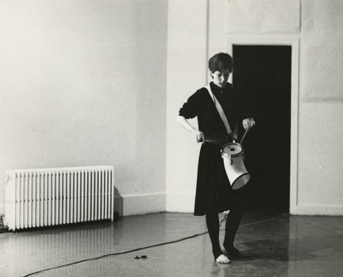 07.03.–31.05.26<br>Westfälischer Kunstverein: Julia Heyward – Voices of Many Voices Abbildung von Julia Heyward performt „This Is My Blue Period“. 1977. Artists Space/New York