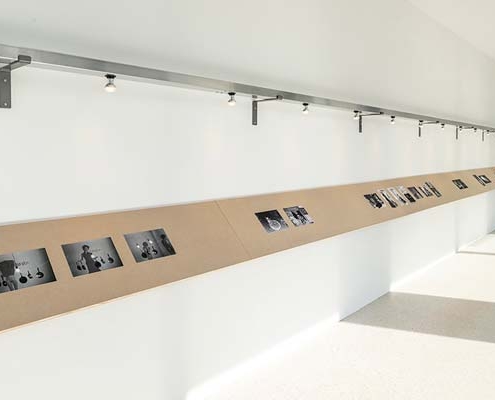 Ausstellungsansicht „Voices of Many Voices“ Abbildung von Ausstellungsansicht „Voices of Many Voices“