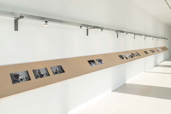 Ausstellungsansicht „Voices of Many Voices“ Abbildung von Ausstellungsansicht „Voices of Many Voices“