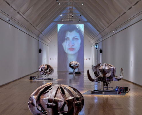 Selma Selman. Flowers of Life (2024). Courtesy of the artist and Schirn Kunsthalle Frankfurt am Main. Foto: Norbert Miguletz Abbildung von Selma Selman. Flowers of Life (2024). Courtesy of the artist and Schirn Kunsthalle Frankfurt am Main. Foto: Norbert Miguletz