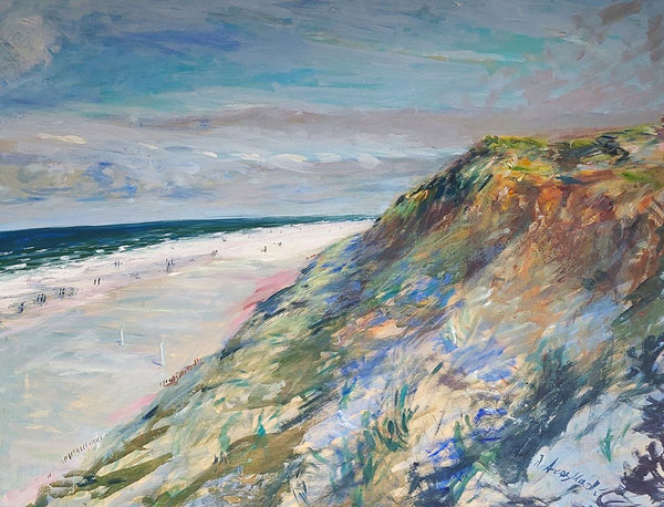 21.11.26–06.02.27<br> Galerie Clasing & Etage: Daniel Anczykowski Küstenlandschaft „Am Kliff, Sylt“ von Daniel Anczykowski mit Strand, Meer und bewachsenem Kliff unter weitem Himmel