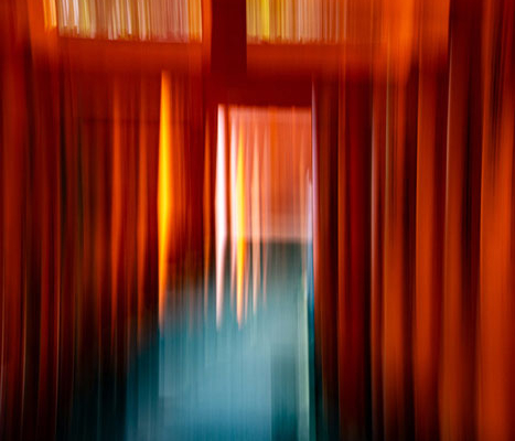 12.10.26–16.01.27<br> Galerie NORD14: JAPAN (UN)KNOWN Abstrakte Fotografie „Ikai – Spirit World / The Next World“ von Jörg Meurer aus der Ausstellung „JAPAN (UN)KNOWN“
