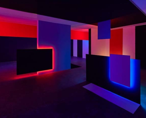 13.12.26–21.02.27<br>HÖRSTEL | Kunsthaus Kloster Gravenhorst: Yoana Tuzharova in der Reihe Winterlicht Begehbare Lichtinstallation von Yoana Tuzharova mit geometrischen Wand- und Raumkörpern, die durch intensive rote, violette und blaue Lichtakzente hervorgehoben werden